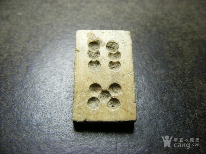 Ông Ngô Hòa, Phó Chủ tịch UBND tỉnh Thừa Thiên- Huế trao cờ lưu niệm và hoa cho các đơn vị OK9 trang cược thể thao xanh chín nhất châu Á tham dự Đại hội khỏe vì ANTQ lần VI.